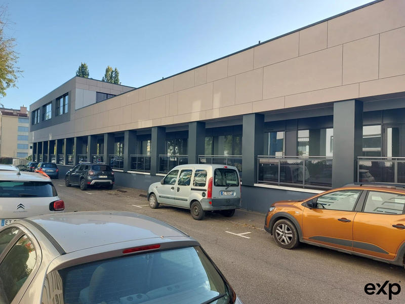 Fonds de commerce - Magasins - 124 m²