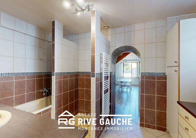 Maison traditionnelle - 208 m² - 8 pièces