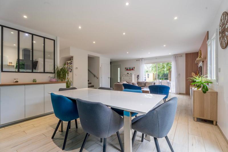 Maison - 104 m² - 5 pièces