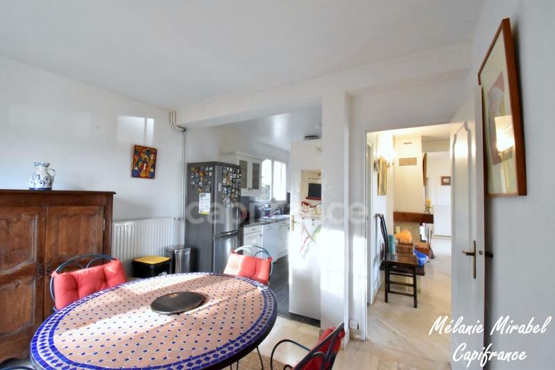 Maison - 186 m² - 10 pièces