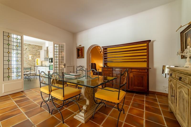 Mas - 440 m² - 12 pièces