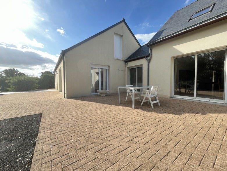 Maison traditionnelle - 211 m² - 7 pièces