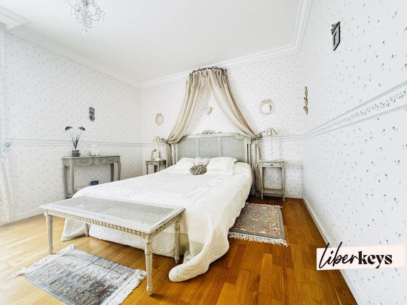 Maison - 227 m² - 8 pièces