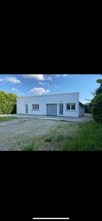 Local commercial - 393 m² - 3 pièces