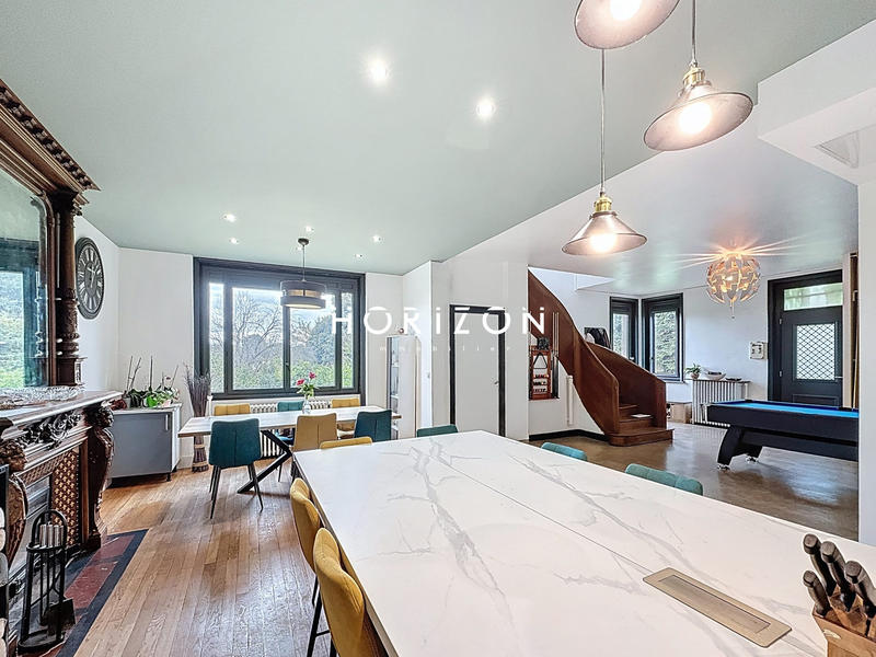 Maison - 202 m² - 7 pièces