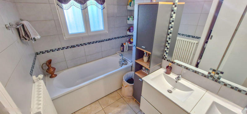 Maison - 178 m² - 10 pièces