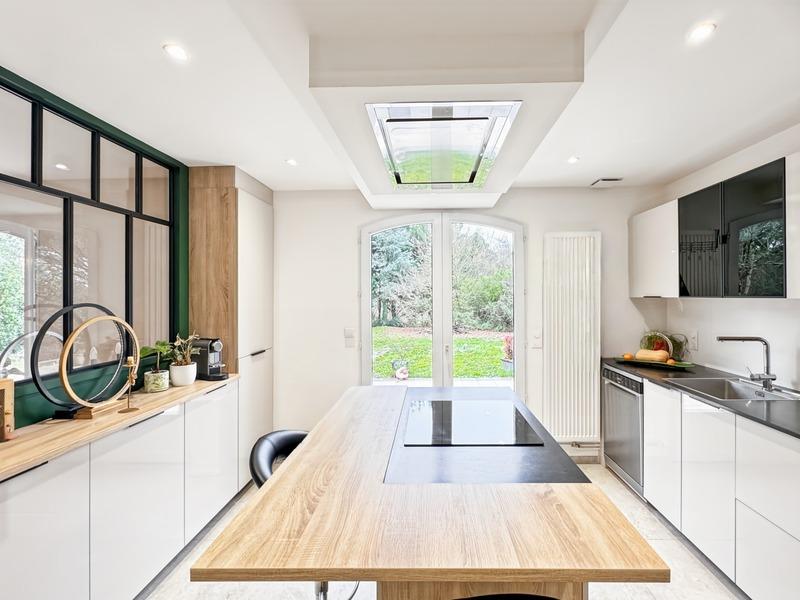 Maison - 250 m² - 7 pièces