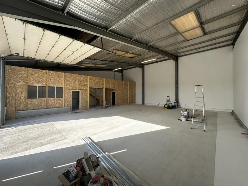 Local d'activités - 235 m²