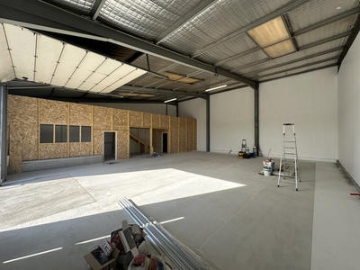 Local d'activités - 235 m²
