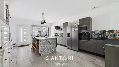 Maison - 161 m² - 7 pièces