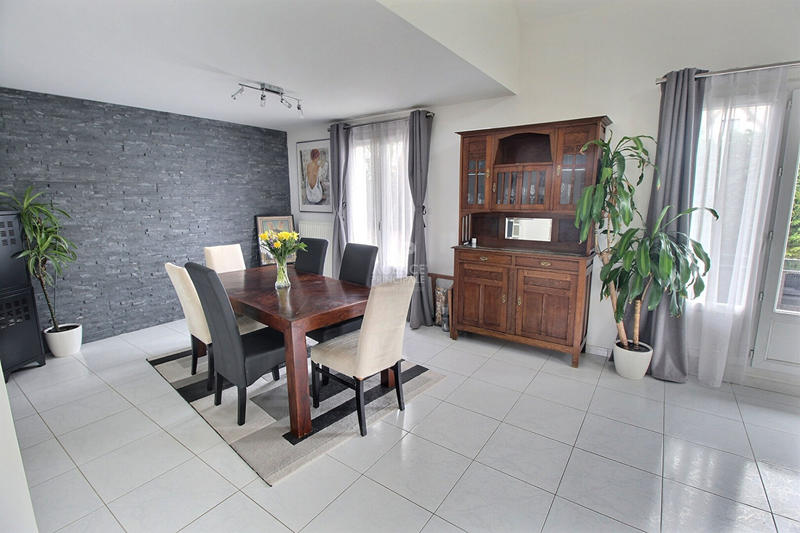 Maison - 180 m² - 7 pièces
