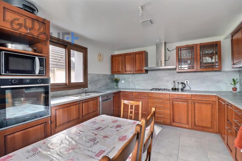 Maison - 225 m² - 8 pièces