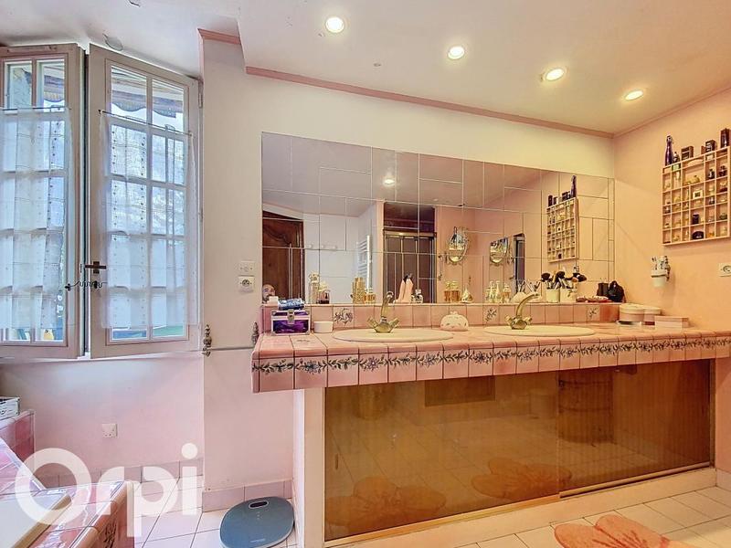 Maison - 180 m² - 9 pièces