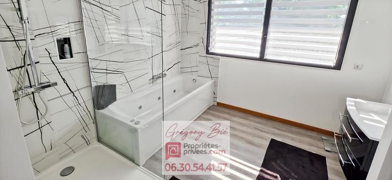 Maison - 270 m² - 9 pièces