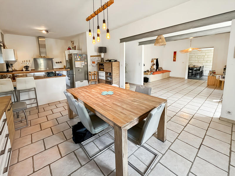 Maison - 219 m² - 8 pièces