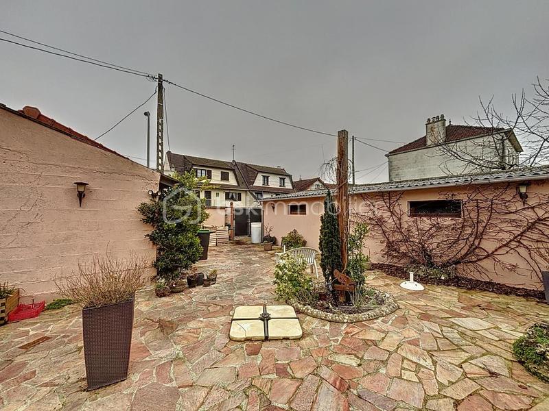 Local commercial - 200 m² - 5 pièces