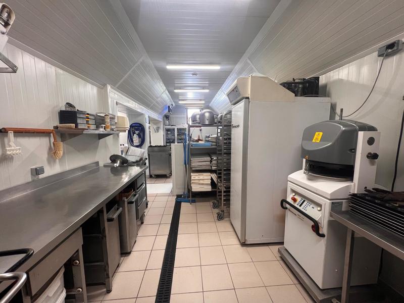 Local commercial - 200 m² - 3 pièces