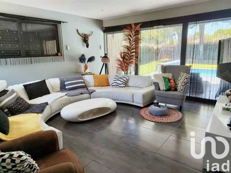 Maison - 214 m² - 9 pièces