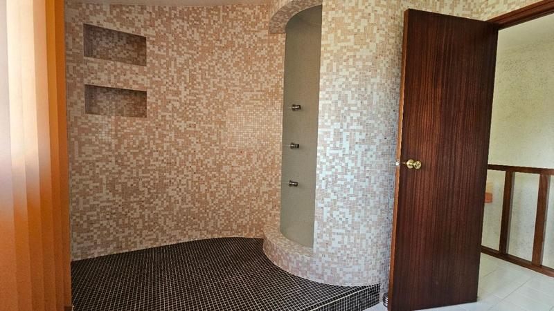 Maison - 247 m² - 7 pièces