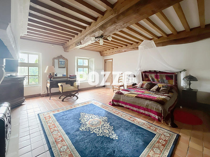 Maison - 480 m² - 17 pièces