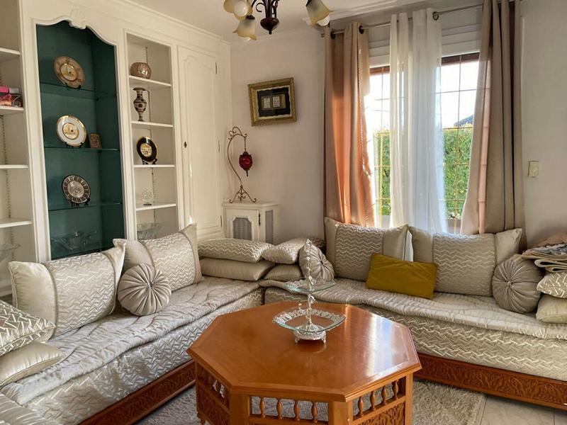 Maison - 255 m² - 9 pièces