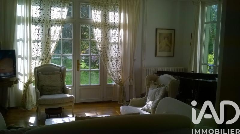 Maison - 214 m² - 6 pièces