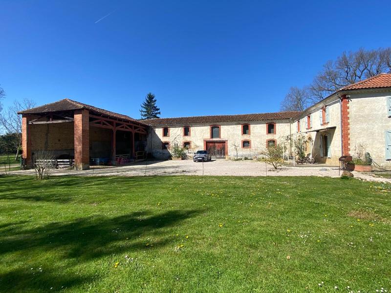 Maison - 270 m² - 8 pièces