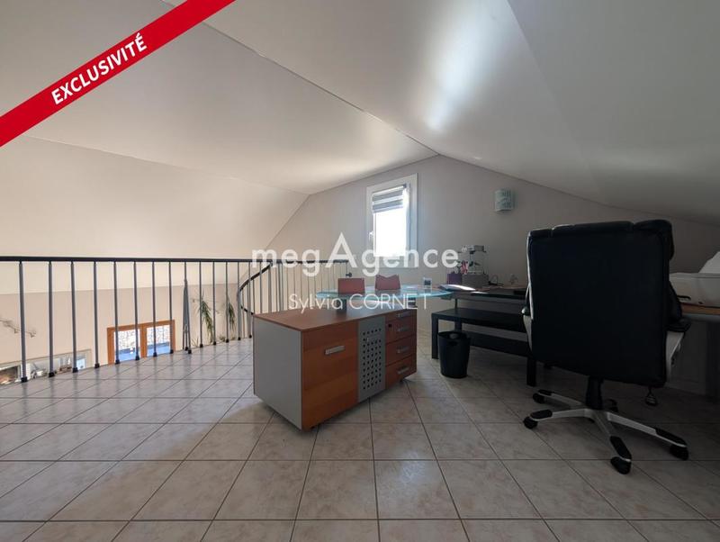 Maison traditionnelle - 190 m² - 4 pièces