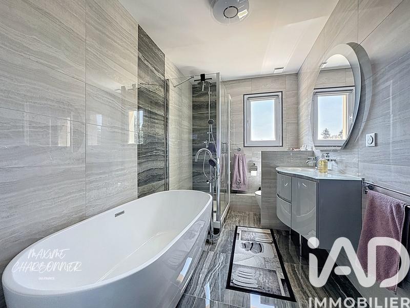 Maison - 186 m² - 8 pièces