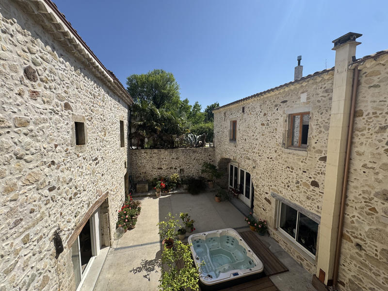 Maison - 325 m² - 11 pièces