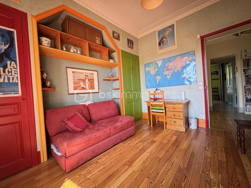 Maison - 225 m² - 12 pièces