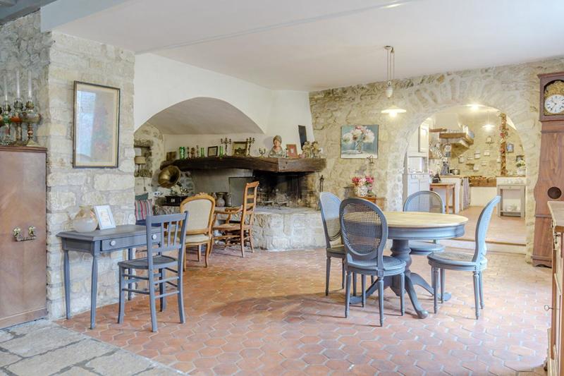 Maison - 241 m² - 7 pièces