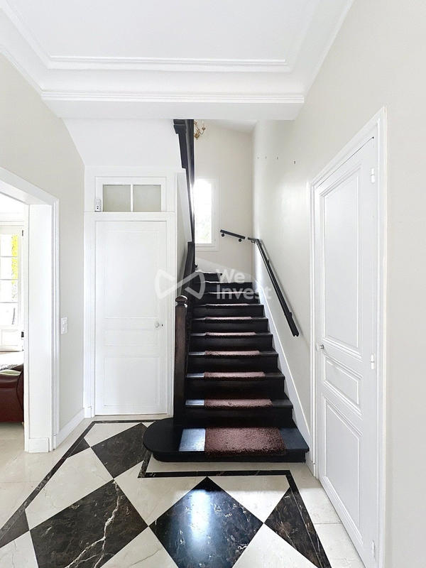 Maison - 266 m² - 10 pièces