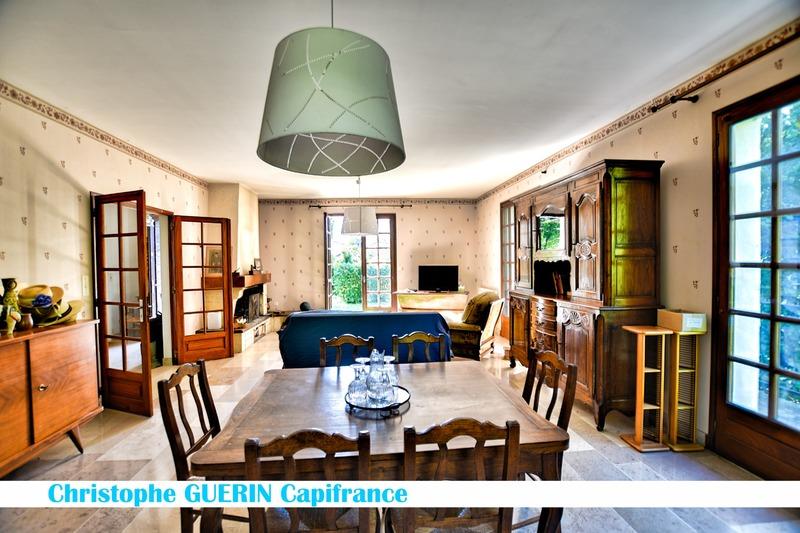 Maison - 220 m² - 10 pièces