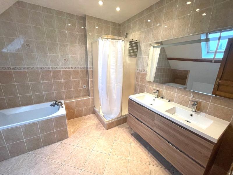 Maison - 85 m² - 5 pièces