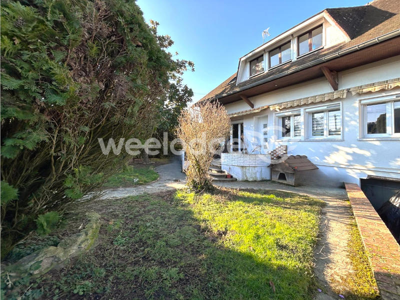 Maison - 180 m² - 9 pièces