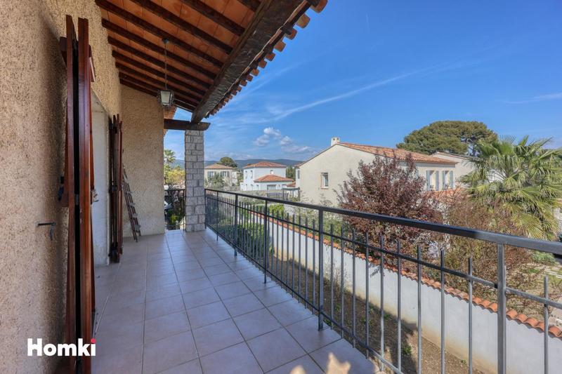 Maison traditionnelle - 155 m² - 6 pièces