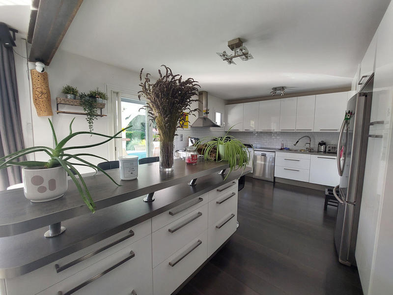 Maison - 250 m² - 9 pièces