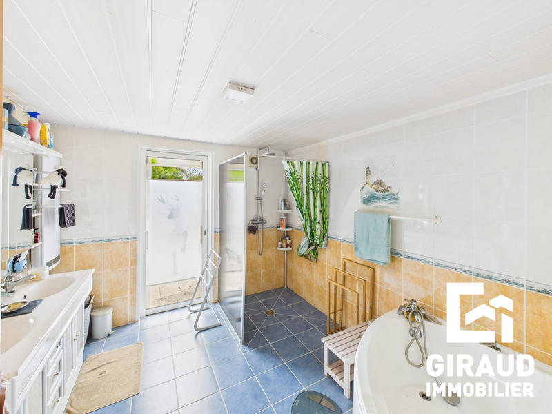 Maison - 200 m² - 7 pièces