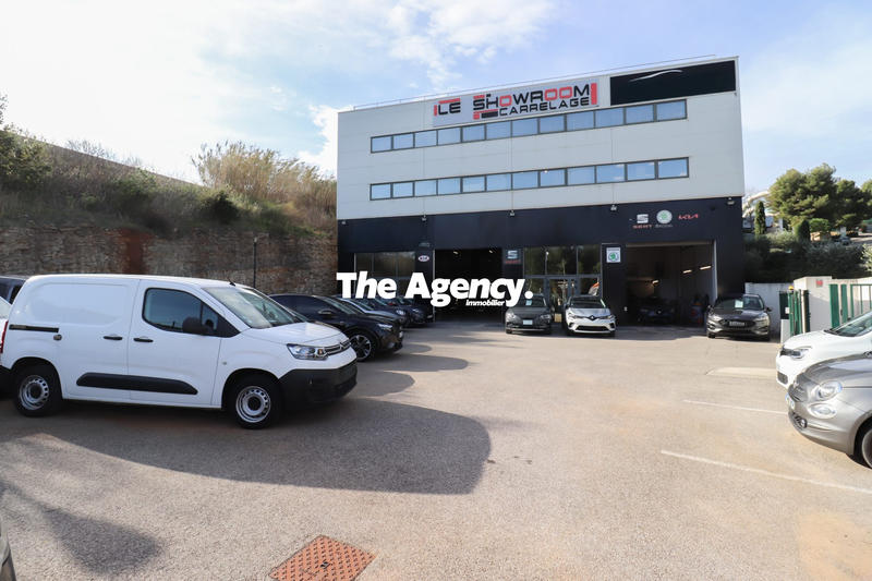 Fonds de commerce - Local commercial - 824 m²