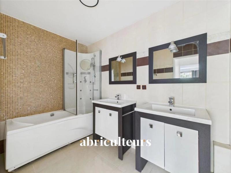 Appartement ancien - 86 m² - 3 pièces