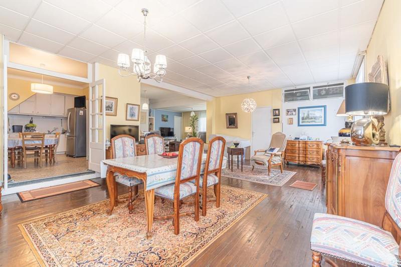 Maison - 302 m² - 8 pièces