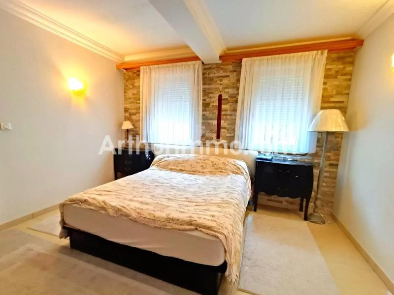 Maison - 280 m² - 6 pièces