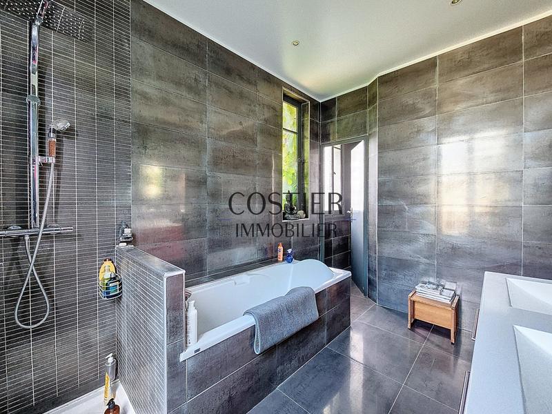 Maison ancienne - 195 m² - 8 pièces