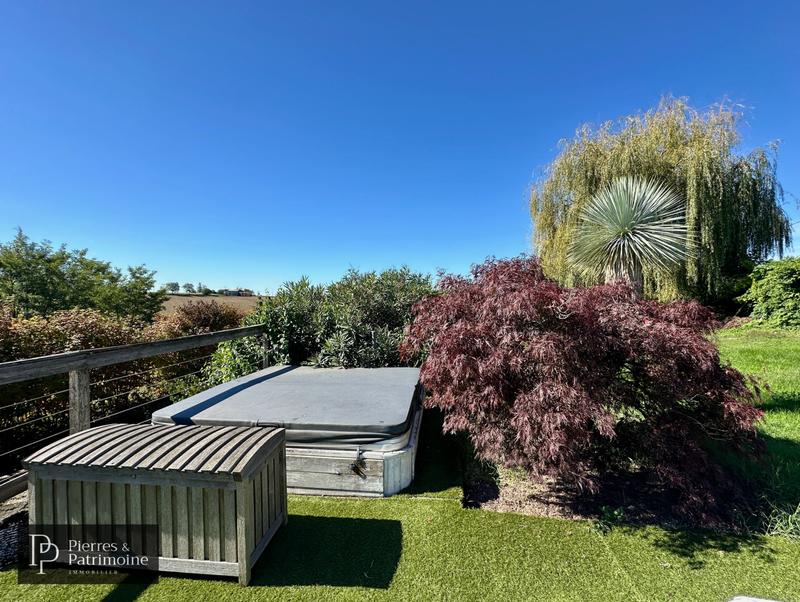 Propriété - 373 m² - 10 pièces