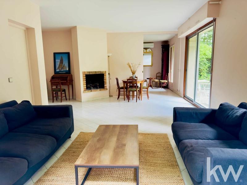 Maison - 205 m² - 8 pièces