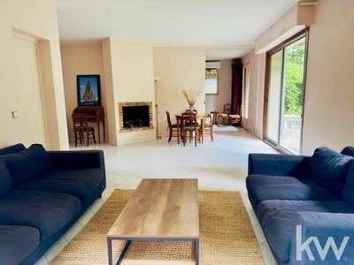 Maison - 205 m² - 8 pièces