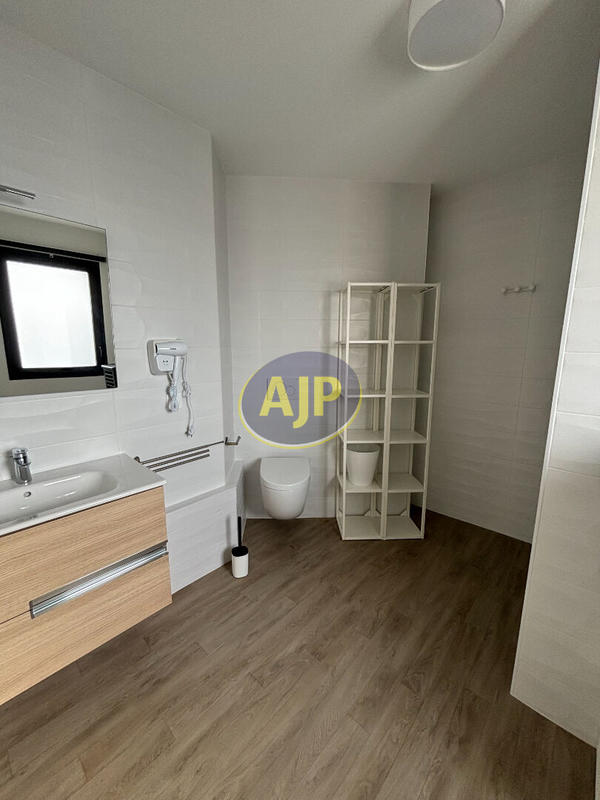Appartement - 111 m² - 4 pièces