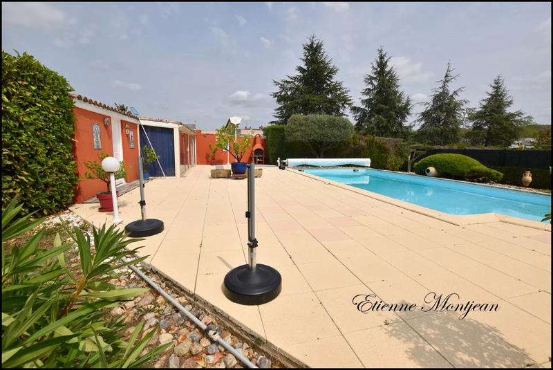 Maison - 257 m² - 13 pièces