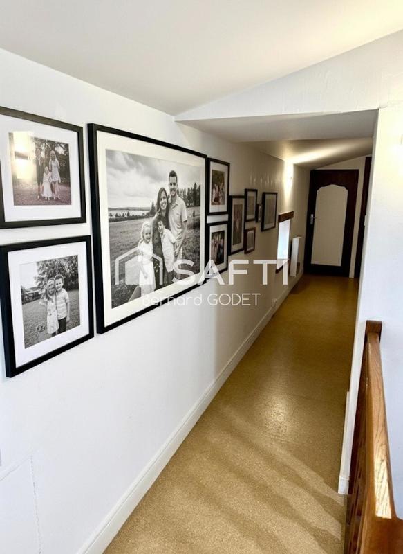 Maison - 219 m² - 8 pièces